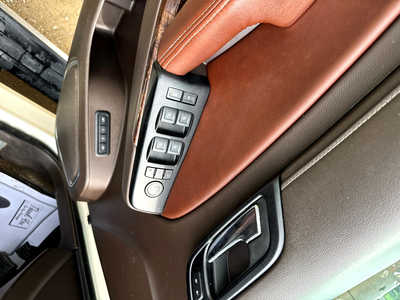 2015 Chevrolet Suburban, $13900. Photo 5