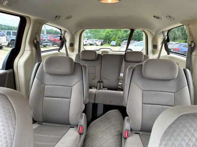 2010 Chrysler Town & Country, $6900. Photo 6