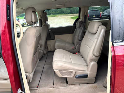 2010 Chrysler Town & Country, $6900. Photo 8