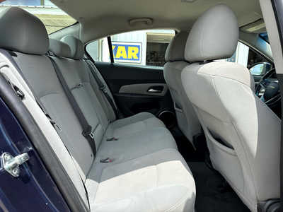 2011 Chevrolet Cruze, $2900. Photo 9