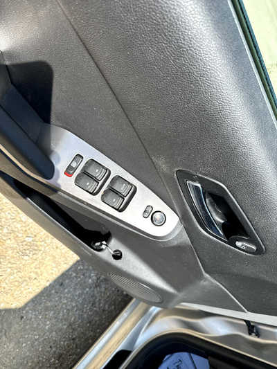 2005 Pontiac G6, $3900. Photo 5