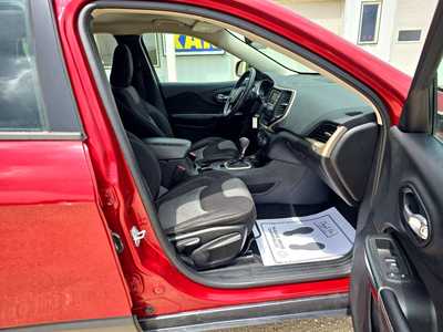 2014 Jeep Cherokee, $5900. Photo 4