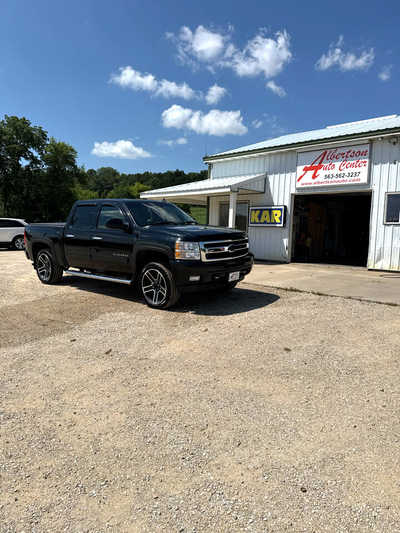 2013 Chevrolet 1500 Crew Cab, $. Photo 2