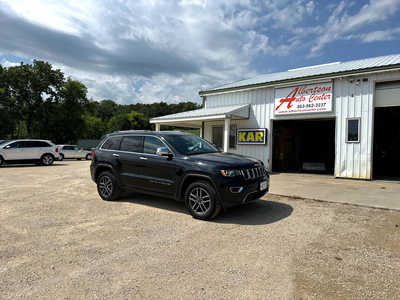2020 Jeep Grand Cherokee, $13900. Photo 2