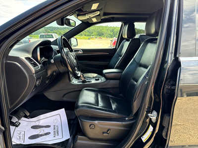 2020 Jeep Grand Cherokee, $13900. Photo 4