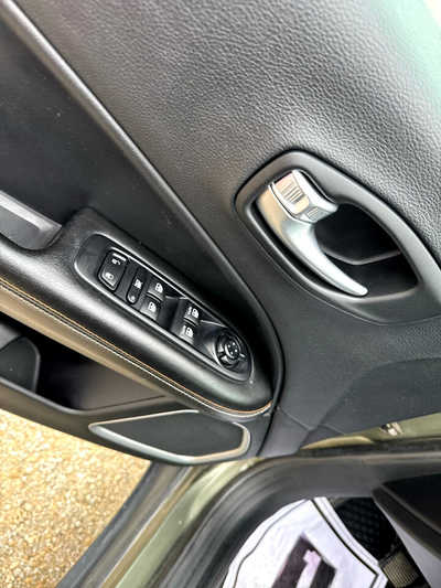 2018 Jeep Compass, $10900. Photo 5