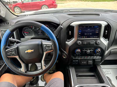 2020 Chevrolet 1500 Crew Cab, $24900. Photo 4
