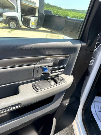 2017 RAM 5500 Reg Cab, $29000. Photo 5
