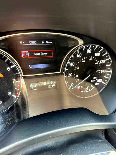 2015 Nissan Pathfinder, $5500. Photo 3