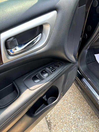 2015 Nissan Pathfinder, $5500. Photo 5