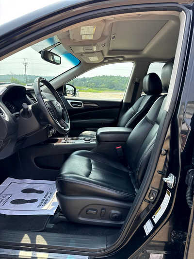2015 Nissan Pathfinder, $5500. Photo 6