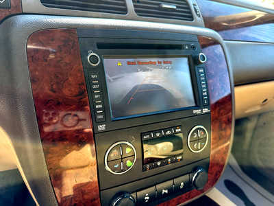 2014 Chevrolet Suburban, $9900. Photo 5