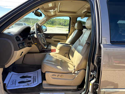 2014 Chevrolet Suburban, $9900. Photo 7