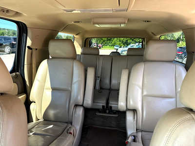 2014 Chevrolet Suburban, $9900. Photo 8