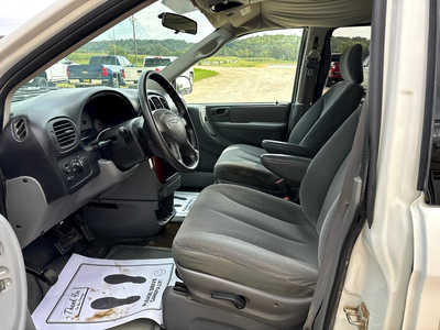 2005 Chrysler Town & Country, $1150. Photo 5