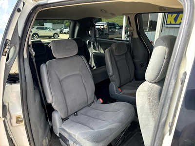 2005 Chrysler Town & Country, $1150. Photo 7