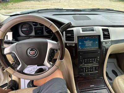 2007 Cadillac Escalade EXT, $4900. Photo 4