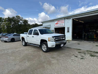 2011 Chevrolet 1500 Crew Cab, $9900. Photo 2