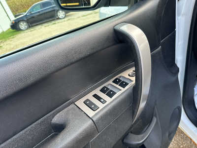 2011 Chevrolet 1500 Crew Cab, $9900. Photo 5