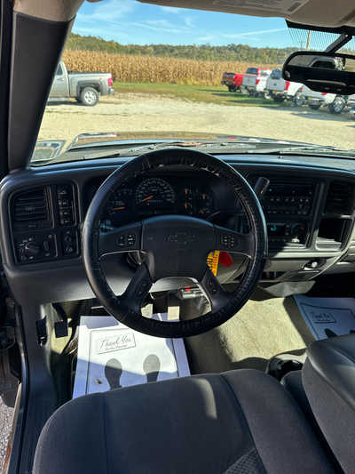 2006 Chevrolet 2500 Crew Cab, $10900. Photo 4