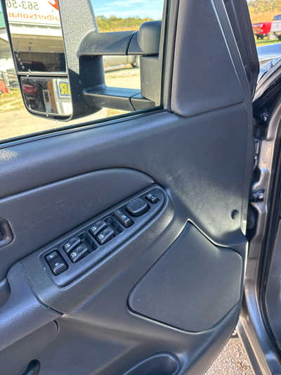 2006 Chevrolet 2500 Crew Cab, $10900. Photo 5