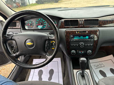 2013 Chevrolet Impala, $3900. Photo 4