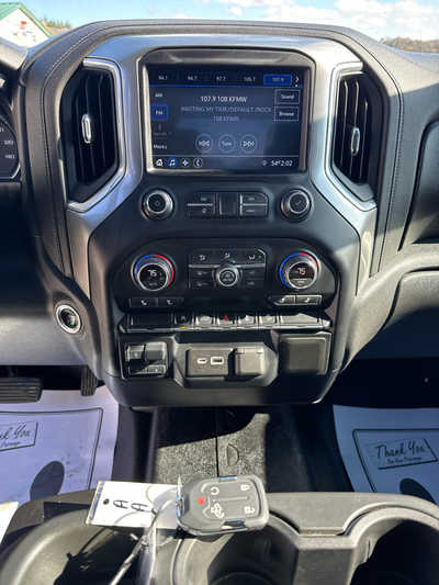 2021 Chevrolet 1500 Crew Cab, $23900. Photo 5