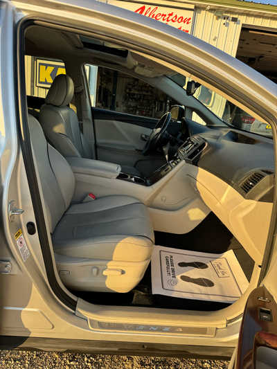 2010 Toyota Venza, $5900. Photo 9