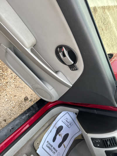 2005 Chevrolet Equinox, $2500. Photo 5