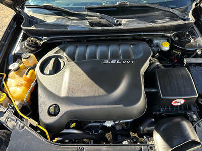 2011 Chrysler 200, $5500. Photo 10