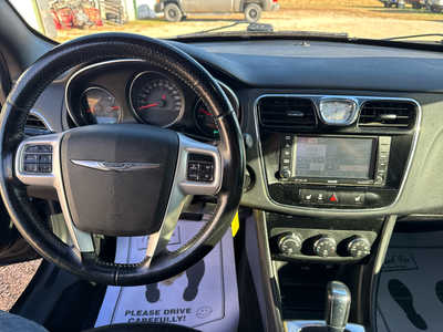 2011 Chrysler 200, $5500. Photo 4