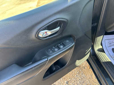 2014 Jeep Cherokee, $6500. Photo 7