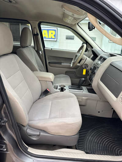 2011 Ford Escape, $3250. Photo 7