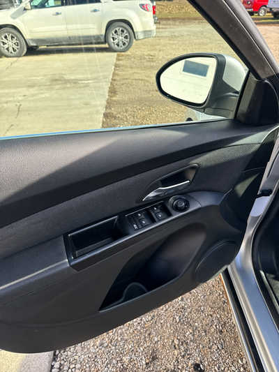 2012 Chevrolet Cruze, $4900. Photo 5