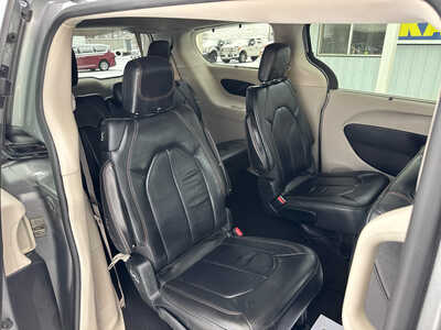 2017 Chrysler Pacifica, $11900. Photo 10