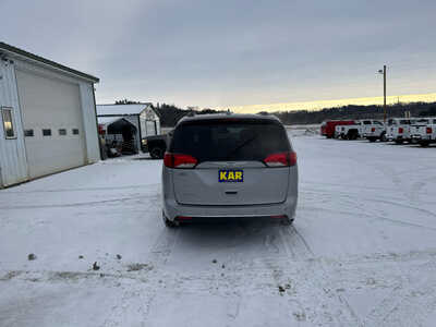 2017 Chrysler Pacifica, $11900. Photo 11