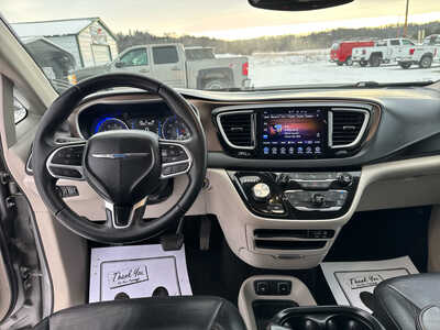 2017 Chrysler Pacifica, $11900. Photo 4