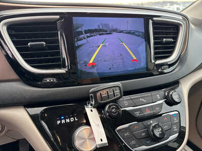 2017 Chrysler Pacifica, $11900. Photo 7