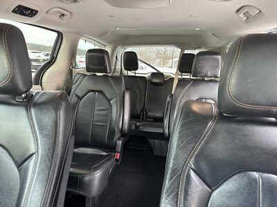 2017 Chrysler Pacifica, $11900. Photo 8