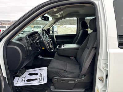 2011 Chevrolet 3500 Crew Cab, $9900. Photo 6
