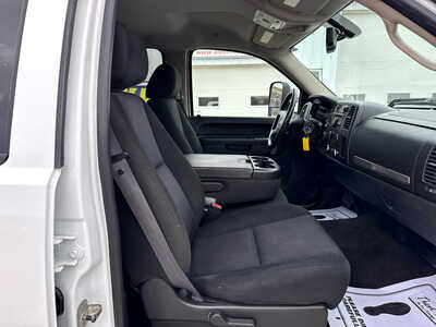 2011 Chevrolet 3500 Crew Cab, $9900. Photo 8
