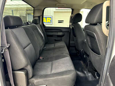 2011 Chevrolet 3500 Crew Cab, $9900. Photo 9