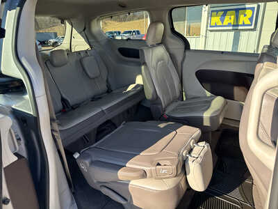 2018 Chrysler Pacifica, $8500. Photo 11