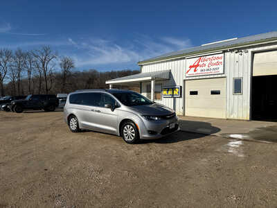 2018 Chrysler Pacifica, $8500. Photo 2