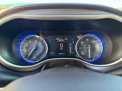 2018 Chrysler Pacifica, $8500. Photo 3