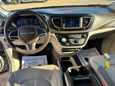 2018 Chrysler Pacifica, $8500. Photo 6