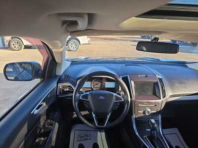 2018 Ford Edge, $10900. Photo 2