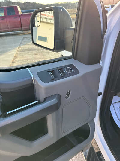 2015 Ford F150 Crew Cab, $9900. Photo 7