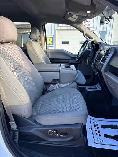 2015 Ford F150 Crew Cab, $9900. Photo 9