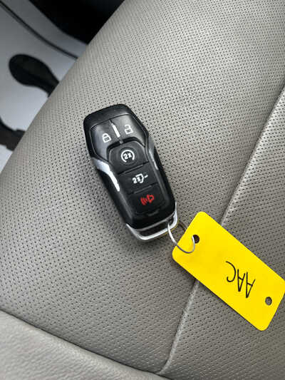 2015 Ford F150 Crew Cab, $13900. Photo 8